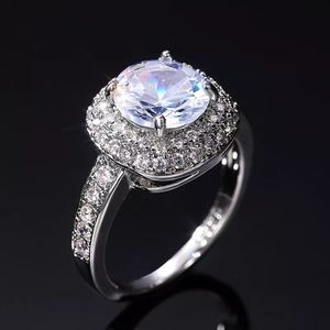 Pretty Siver Sparkling Round Diamond Ring